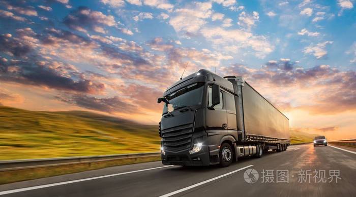 卡车与集装箱公路货物运输概念